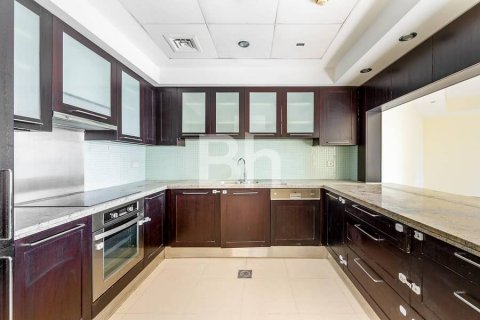 Apartmen di The Views, Dubai, UAE 2 bilik tidur, 120 meter persegi № 643372 - foto 7