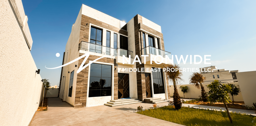 Villa en Abu Dhabi, EAU 7 dormitorios, 521 m² № 644705