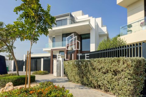 Villa in Dubai, VAE 7 slaapkamers, 1021 vr.m. nr 736014
