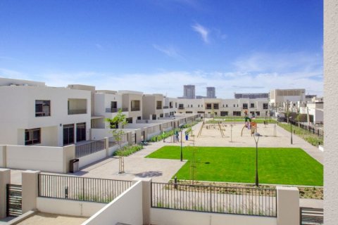 Shtëpi në qytet në Town Square, Dubai, Emiratet e Bashkuara Arabe 3 dhoma gjumi, 188 m2. № 699514 - Foto 17