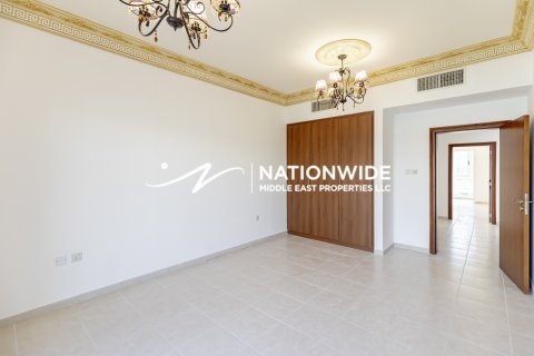Villa in Abu Dhabi, UAE 3 bedrooms, 176 sq.m. № 629935 - photo 13