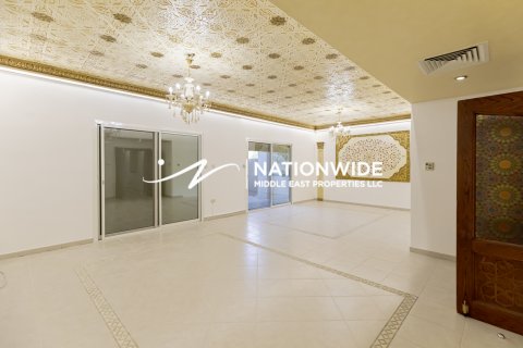 Villa in Abu Dhabi, UAE 3 bedrooms, 176 sq.m. № 629935 - photo 5