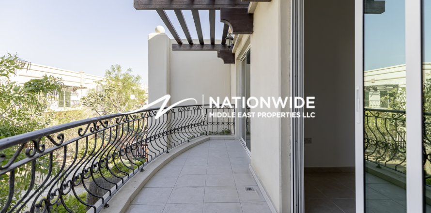 Villa in Abu Dhabi, UAE 3 bedrooms, 176 sq.m. № 629935
