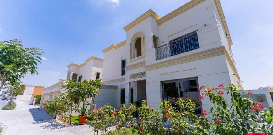 Villa a Al Furjan, Dubai, EAU 6 camere da letto, 609.9 mq. № 640518