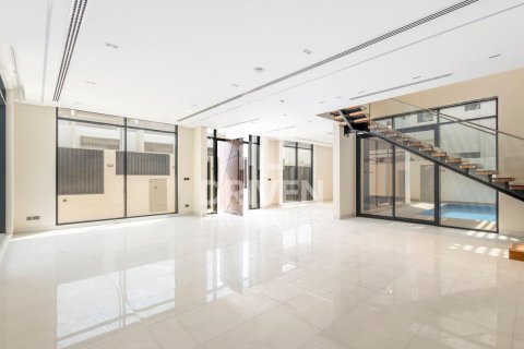 Vila v Nadd Al Sheba, Dubai, SAE 5 spální, 465 m2 č. 655560 - Fotografia 1