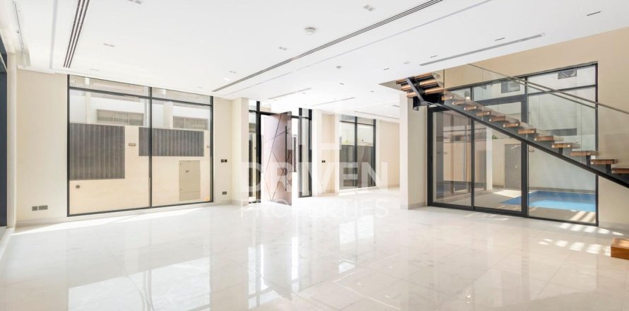 Vila v Nadd Al Sheba, Dubai, SAE 5 spální, 465 m2 č. 655560