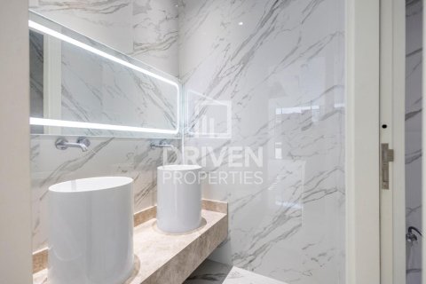 Vila v Nadd Al Sheba, Dubai, SAE 5 spální, 465 m2 č. 655560 - Fotografia 23