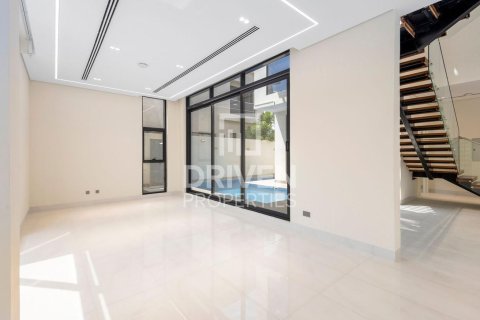 Vila v Nadd Al Sheba, Dubai, SAE 5 spální, 465 m2 č. 655560 - Fotografia 5
