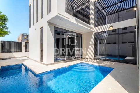 Vila v Nadd Al Sheba, Dubai, SAE 5 spální, 465 m2 č. 655560 - Fotografia 28