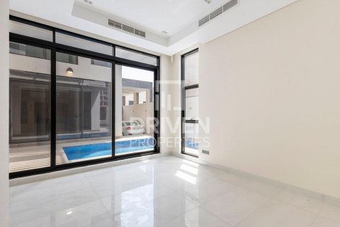 Vila v Nadd Al Sheba, Dubai, SAE 5 spální, 465 m2 č. 655560 - Fotografia 13