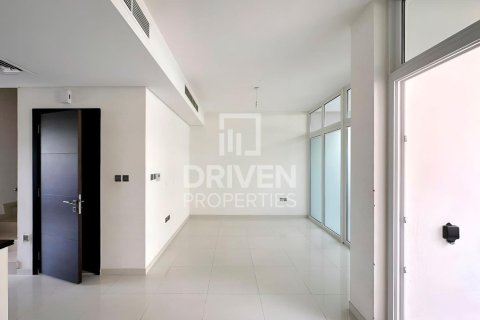 Dubai、UAEにあるタウンハウス 3ベッドルーム、167.5 m2 No759437