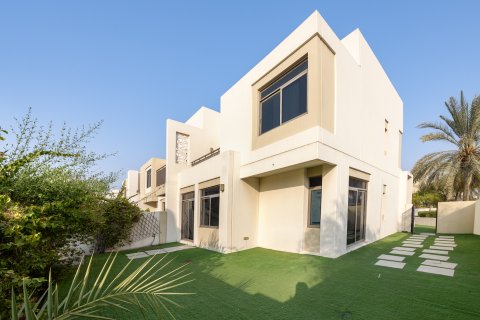 Maison de ville à louer à Town Square, Dubai, EAU 4 chambres, 264.9 m2 № 754445 - photo 1