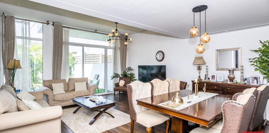 Ridamaja asukohaga Dubai, AÜE: 3 magamistoaga, 216.3 m² Nr 668927