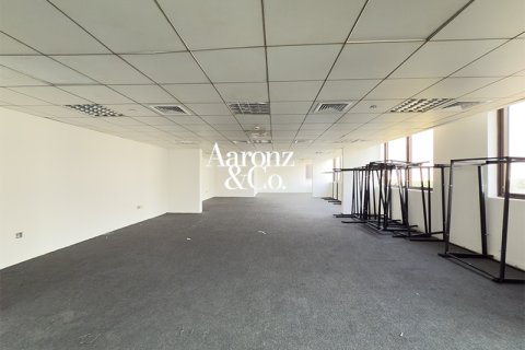 Zyrë në Dubai Investment Park, Emiratet e Bashkuara Arabe 4015 m2. № 718689 - Foto 3