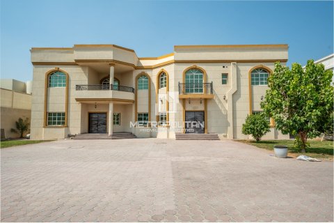 Villa te huur in Al Barsha, Dubai, VAE 9 slaapkamers, 762 vr.m., nr 664362 - foto 1