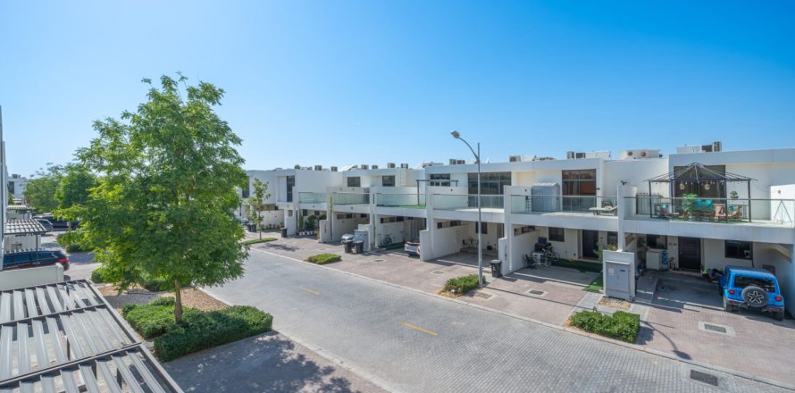 Vilë në Dubai, Emiratet e Bashkuara Arabe 6 dhoma gjumi, 322 m2. № 711250