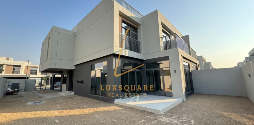 Dubai South (Dubai World Central)、Dubai、UAEにあるヴィラ 4ベッドルーム、323 m2 No697354