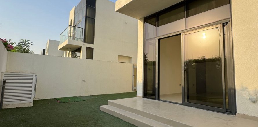 Villa in Dubai, UAE 3 bedrooms, 174.7 sq.m. № 689286