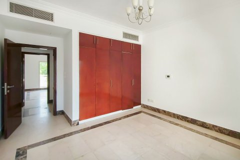 Villa te huur in Meadows, Dubai, VAE 6 slaapkamers, 618.73 vr.m., nr 750280 - foto 13