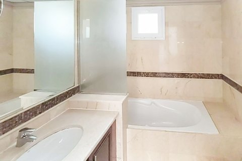 Villa te huur in Meadows, Dubai, VAE 6 slaapkamers, 618.73 vr.m., nr 750280 - foto 26