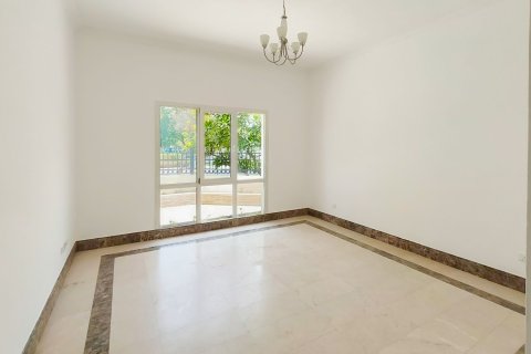 Villa te huur in Meadows, Dubai, VAE 6 slaapkamers, 618.73 vr.m., nr 750280 - foto 25