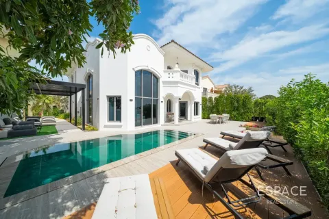 Vila u Palm Jumeirah, Dubai, UAE 4 spavaćih soba, 465 m2 Br. 738360 - fotografija 1