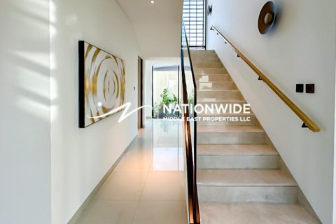 Vila u Abu Dhabi, UAE 4 spavaćih soba, 720 m2 Br. 659804 - fotografija 2