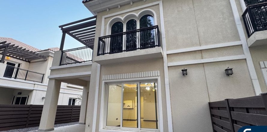 خانه شهری در Dubai Land، Dubai ، امارات متحده عربی 3 خوابه ، 313 متر مربع.  شماره 671274