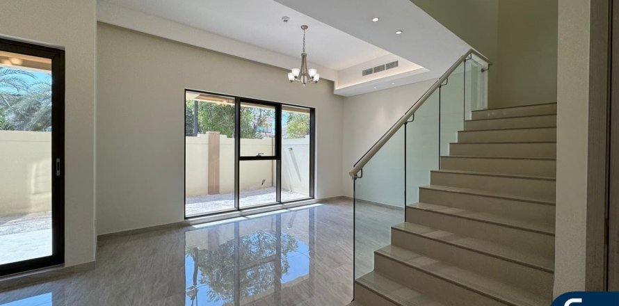 فيلا في Dubai Sports City، دبي 4 غرفة نوم ، 343 متر مربع . ر قم 671276