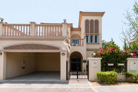 Villa à Jumeirah Village Triangle, Dubai, EAU: 2 chambres, 645 m2 № 736832