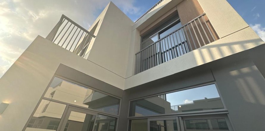 Vilë në Dubai, Emiratet e Bashkuara Arabe 4 dhoma gjumi, 392 m2. № 660515