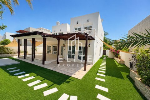 Vilë në Meadows, Dubai, Emiratet e Bashkuara Arabe 4 dhoma gjumi, 332 m2. № 736485 - Foto 1