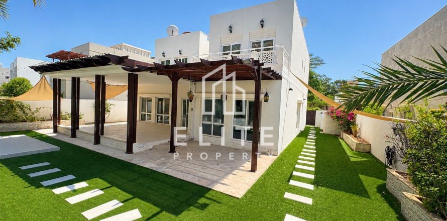 Vilë në Meadows, Dubai, Emiratet e Bashkuara Arabe 4 dhoma gjumi, 332 m2. № 736485