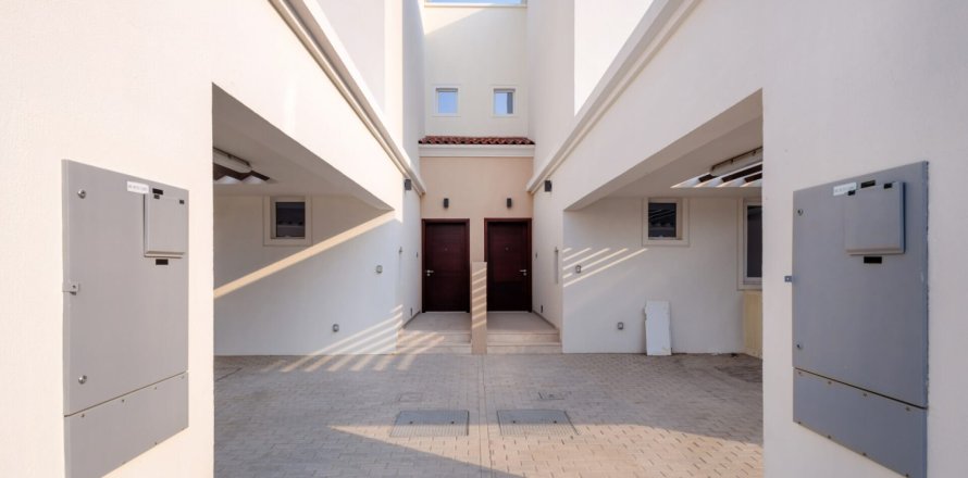 Villetta a schiera a Dubai Land, Dubai, EAU 3 camere da letto, 223 mq. № 680292