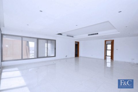 Vila v Al Warqa'a, Dubai, SAE 7 spální, 1087 m2 č. 704723 - Fotografia 11