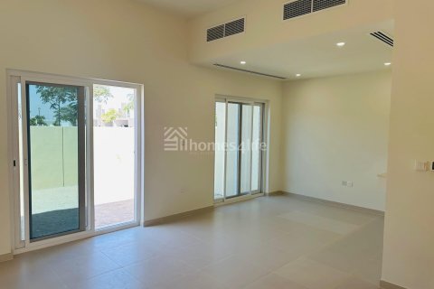 Kuća u nizu u gradu Dubai Land, Dubai, UAE 2 spavaće sobe, 162 m2 Br. 703076 - Slika 3