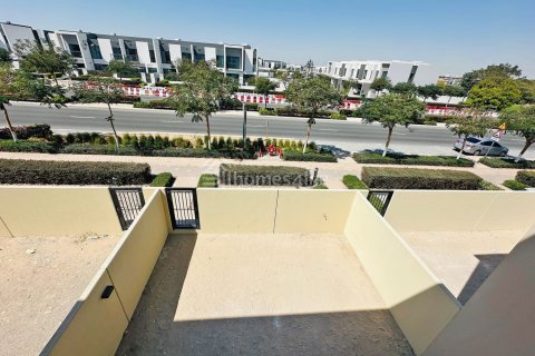 Kuća u nizu u gradu Dubai Land, Dubai, UAE 2 spavaće sobe, 162 m2 Br. 703076 - Slika 2