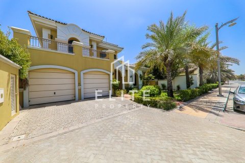 Villa til salg i Palm Jumeirah, Dubai, UAE 4 soveværelser, 604 kvm № 736345 - foto 1