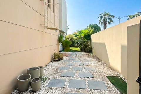 Снять в аренду виллу в DAMAC Hills (Akoya by DAMAC), Дубай, ОАЭ 3 спальни, 251.21м2, № 764302 - фото 24