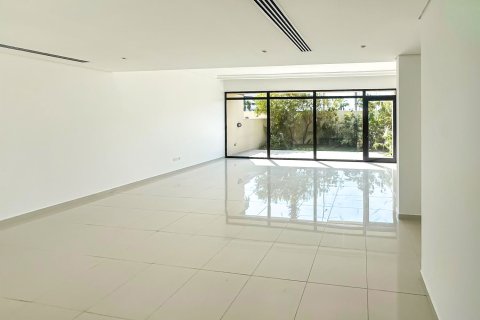 Снять в аренду виллу в DAMAC Hills (Akoya by DAMAC), Дубай, ОАЭ 3 спальни, 251.21м2, № 764302 - фото 1