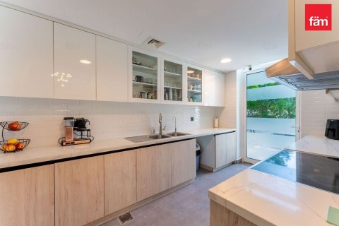 Townhouse in Dubai, UAE 4 bedrooms, 367.6 sq.m. № 721034 - photo 7