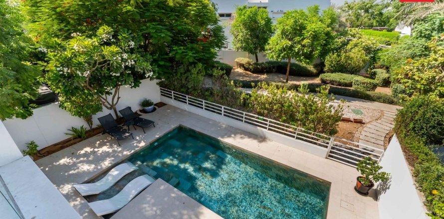 Townhouse in Dubai, UAE 4 bedrooms, 367.6 sq.m. № 721034