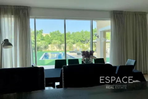 Villa in Jumeirah Park, Dubai, UAE 4 bedrooms, 455 sq.m. № 650204 - photo 4