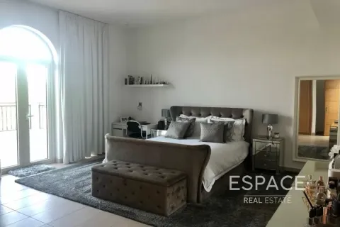 Villa in Jumeirah Park, Dubai, UAE 4 bedrooms, 455 sq.m. № 650204 - photo 13