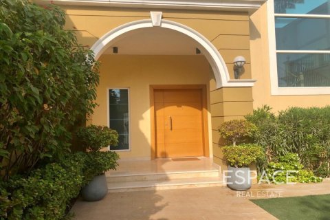 Villa in Jumeirah Park, Dubai, UAE 4 bedrooms, 455 sq.m. № 650204 - photo 15