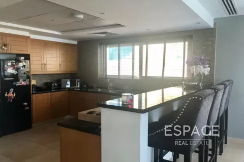 Villa in Jumeirah Park, Dubai, UAE 4 bedrooms, 455 sq.m. № 650204 - photo 8