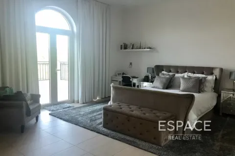 Villa in Jumeirah Park, Dubai, UAE 4 bedrooms, 455 sq.m. № 650204 - photo 11