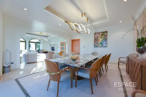 Villa in Palm Jumeirah, Dubai, UAE 4 bedrooms, 465 sq.m. № 650203 - photo 4