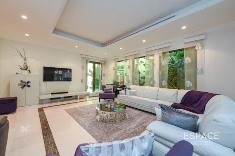 Villa in Palm Jumeirah, Dubai, UAE 4 bedrooms, 465 sq.m. № 650203 - photo 9