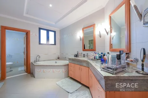 Villa in Palm Jumeirah, Dubai, UAE 4 bedrooms, 465 sq.m. № 650203 - photo 10